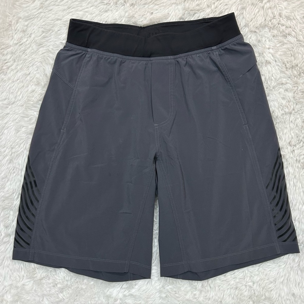 Lululemon Men's Pace Breaker Shorts Linerless 10” Size Medium Gray